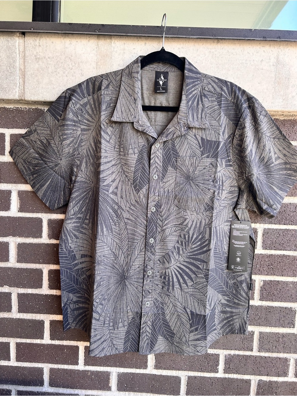 Skechers Gray Tropical-Leaf Short Sleeve Button-Down Shirt Size Large